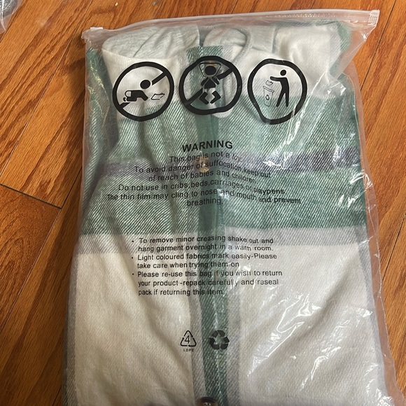 Buffalo Plaid Hooded Shacket Button Down - Picture 5 of 14